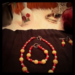 Beautiful vintage necklace set
